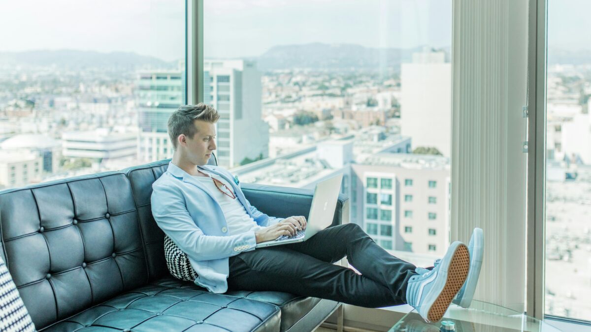 A Step-by-Step Guide to Writing Engaging Blog Posts That Keep Readers Coming Back for More