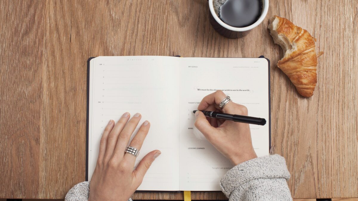 Mastering the Review Process: Tips for Writing Compelling Blog Content