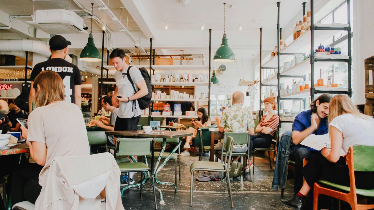 Connecting Through Words: The Impact of Personal Narratives in Blogging
